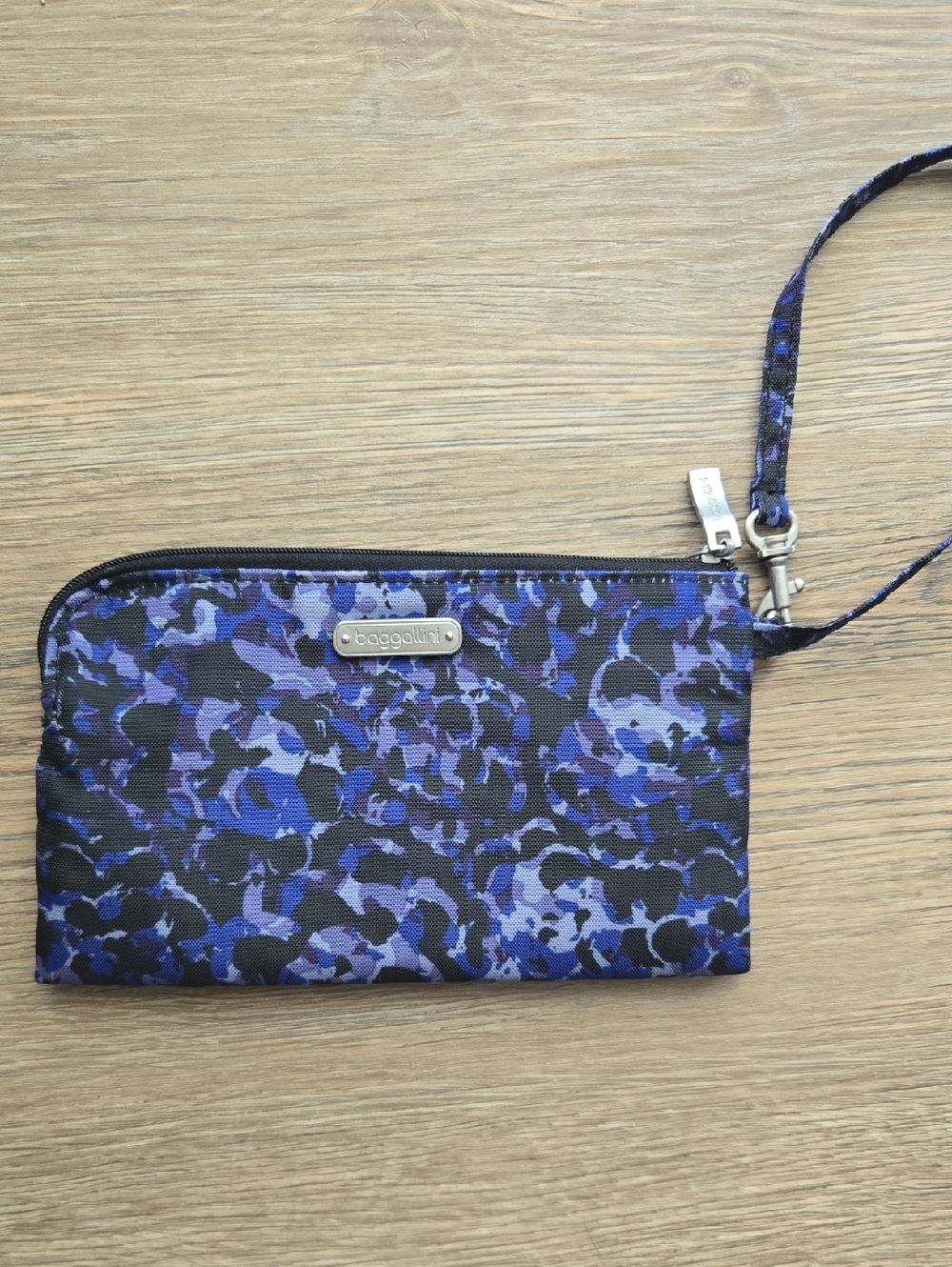 baggallini Midnight Camo RFID Wristlet